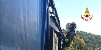 Autostrada A12, camion in fiamme tra Chiavari e Lavagna – FOTO