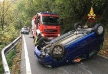 Genova, si ribalta con l’auto rubata e fugge auto ribaltata Davagna