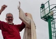 Varazze, ripristinato il pollice della statua di Santa Caterina