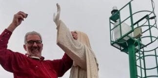 Varazze, ripristinato il pollice della statua di Santa Caterina