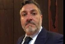 Vicesindaco leghista di Sarzana trattenuto in Cina e respinto: è un clandestino eretta costantino, espulso cina