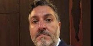 Vicesindaco leghista di Sarzana trattenuto in Cina e respinto: è un clandestino eretta costantino, espulso cina