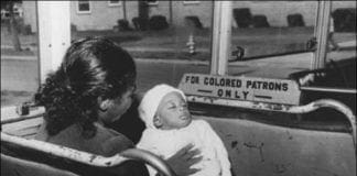 Bambino disabile vittima di razzismo sul bus a Genova, il web insorge razzismo