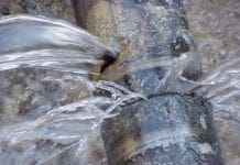 Genova, tubo rotto all’Acquasola, piazza Corvetto allagata tubo acqua perdita