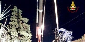 La Spezia – Finisce con l’auto in un canneto, si salva suonando il clacson incidente la Spezia canneto