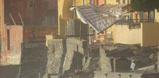 Varigotti – Mare distrugge muraglione, tre case evacuate varigotti muro crollato, mareggiata, maltempo in Liguria, notizie Savona, notizie Liguria