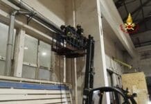 Incendio in un capannone, Vigili del Fuoco intervengono con termocamera – FOTO