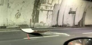 Autostrada A10 – Ondulina in metallo cade in una galleria ad Arenzano autostrada a26 lamiera caduta