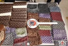 Sequestrato maxi magazzino di merce contraffatta a Genova capi contraffatti, sequestro, locale, salita san Paolo, notizie Genova, notizie Liguria
