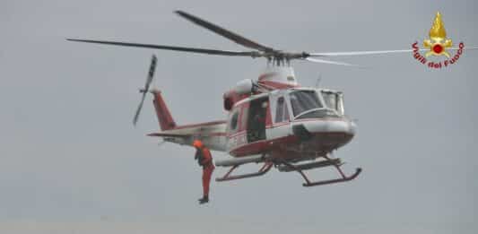 elicottero vigili fuoco soccorso mare