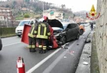 La Spezia – Scontro frontale sulla rotatoria del Termo, grave un uomo incidente La Spezia rotatoria Termo