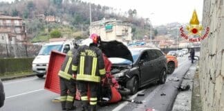 La Spezia – Scontro frontale sulla rotatoria del Termo, grave un uomo incidente La Spezia rotatoria Termo