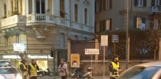 Castelletto, scontro tra due scooter in Piazza Manin: un ferito