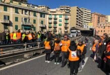 Ponte Morandi – “Vogliamo autostrade sicure”, i familiari delle vittime bloccano il casello di Genova Ovest familiari vittime ponte Morandi, blocco autostrada