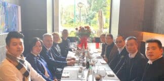 Coronavirus – Il sindaco di La Spezia Peracchini al ristorante cinese contro i pregiudizi Peracchini la spezia ristorante cinese