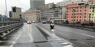 Genova, domani sopraelevata vietata alle moto e parchi e cimiteri chiusi per burrasca sopraelevata genova pericolo scooter e moto