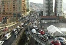 Genova, incidente sulla Sopraelevata, rallentamenti sull’elicoidale strada Sopraelevata Aldo Moro Genova