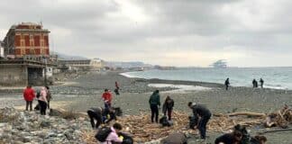Voltri – Volontari di Genova Cleaner ripuliscono la foce del torrente Cerusa voltri genova cleaners spiaggia