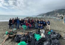 Voltri – Spiaggia ripulita dai giovani di Genova Cleaner, raccolti 58 sacchi di rumenta Voltri spiaggia pulita Genova Cleaner