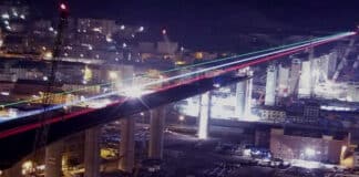 Il Ponte per Genova si colora di rosso e omaggia la Croce Rossa ponte per Genova tricolore