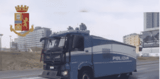 Coronavirus – Idranti della Squadra Mobile per pulire le strade