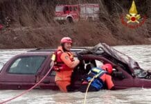 Borghetto Vara, auto senza conducente finisce nel fiume