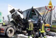 Autostrada A12 – Scontro tra tir a Sarzana: due feriti