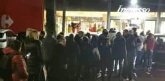 Coronavirus – Corsa alla spesa nei supermercati anche di notte spesa notturna assalto supermercati
