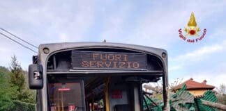 Autobus fuori strada a Genova Struppa autobus incidente trossarelli struppa