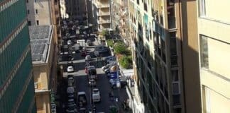 Coronavirus – Aumenta del 30% il numero dei genovesi fuori casa traffico via Manuzio