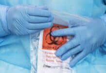 Coronavirus – Ancora nuovi contagi, dalle 18 mascherine obbligatorie anche all’aperto coronavirus contagio guanti medico