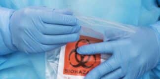 Coronavirus – Focolaio nel Centro Storico, chiuso un altro centro di preghiera coronavirus contagio guanti medico