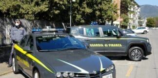 Savona, spacciava cocaina in giro per la città: arrestato 42enne guardia di Finanza mascherina
