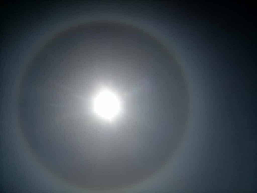 anello solare, cerchio attorno al sole