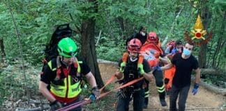 Portofino, cade con la bici e si rompe una caviglia: ciclista salvato dai Vigili del Fuoco vigili del fuoco soccorso persona