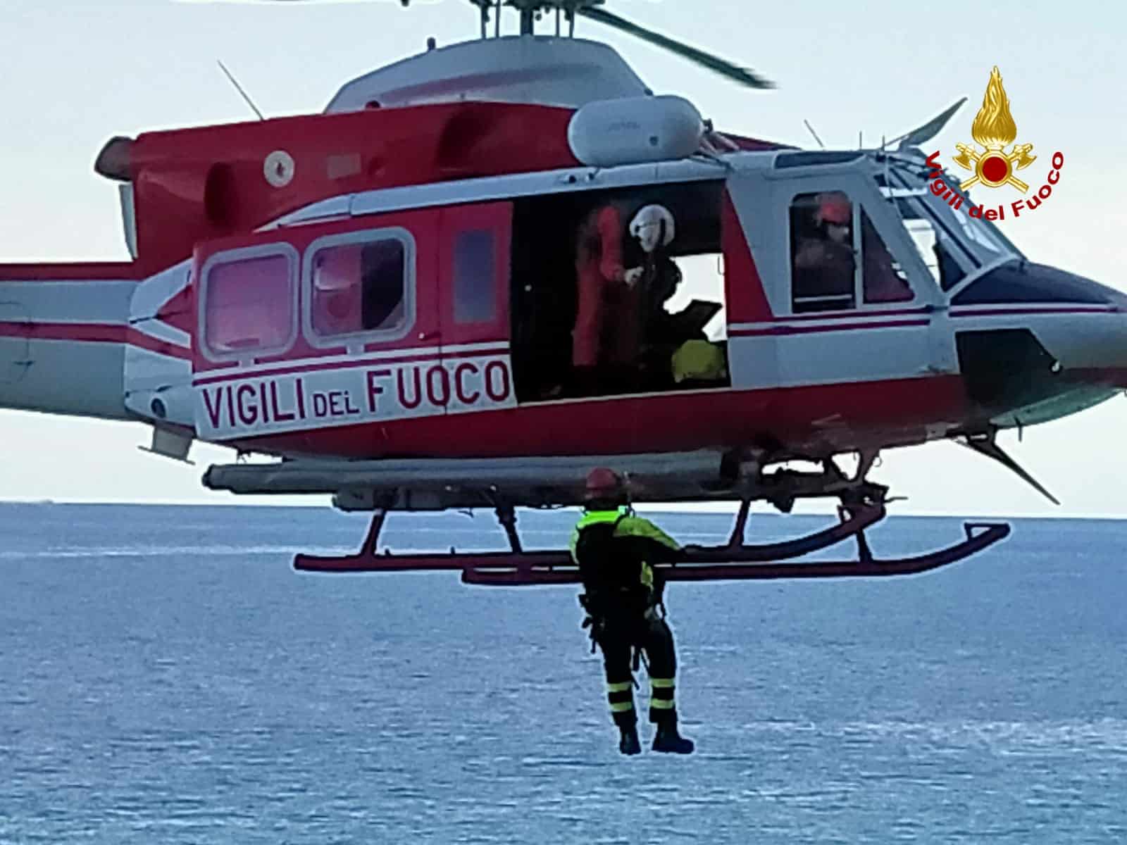 elicottero vigili del fuoco