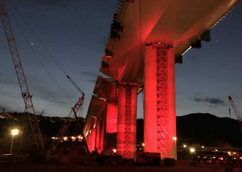 Ponte di Genova rosso