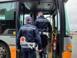 vigili controlli autobus polizia locale