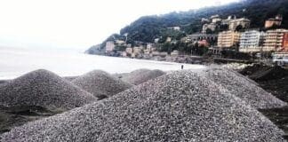 Spiaggia di Voltri, i lavori di ripascimento conclusi entro una settimana voltri spiaggia pietrisco ripasciemento