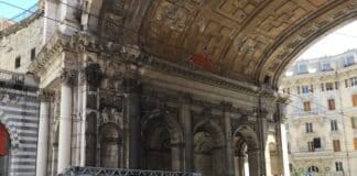 Cadono calcinacci dal Ponte Monumentale, intervento dei Vigili del Fuoco