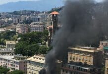 Castelletto – Bus in fiamme in corso Firenze, strada chiusa