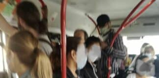 Genova – Modificato l’obbligo di distanziamento anti coronavirus sugli autobus autobus affollato