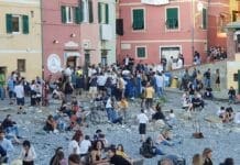 Coronavirus – La Movida torna a Boccadasse (senza mascherina) boccadasse movida post covid