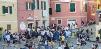 Coronavirus – La Movida torna a Boccadasse (senza mascherina) boccadasse movida post covid