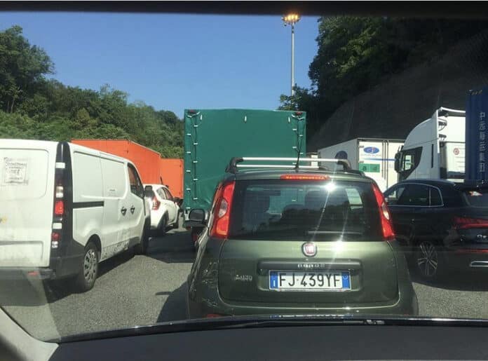 Autostrada A7 Genova Milano bloccata per incidente poco dopo Busalla in direzione Genova Autostrada A7 Genova Milano bloccata per incidente poco dopo Busalla in direzione Genova