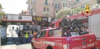 Chiavari – Camion incastrato nel sottopasso di via Montevideo furgone incastrato chiavari