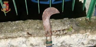 Giardini Govi – Minaccia con una lama 4 ragazzini della Movida e li deruba, arrestato giardini govi, roncola