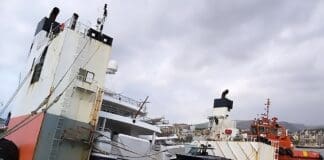 Nave carica di Yacht diretta a Genova rischia di ribaltarsi a Palma di Maiorca super servant incidente Palma Maiorca