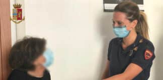 Genova – Ruba il portafogli e usa la carta nei negozi del centro: arrestata