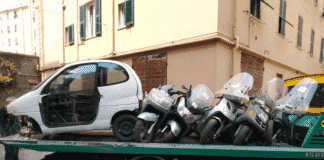 Staglieno – Sgomberati relitti di auto e moto in via Molini di Cima